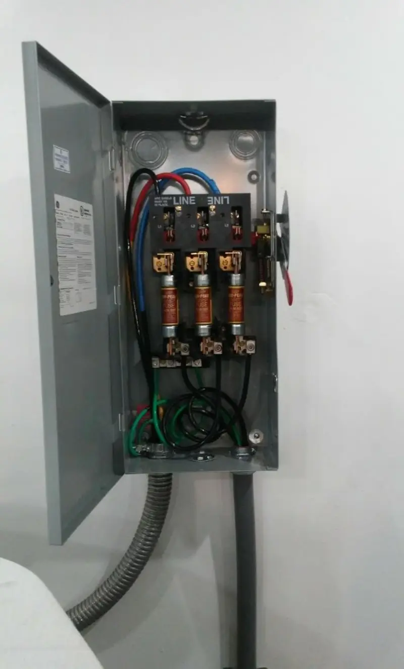 Three-phase disconnect switch installed for Smoke Detector Installation in Bluefield